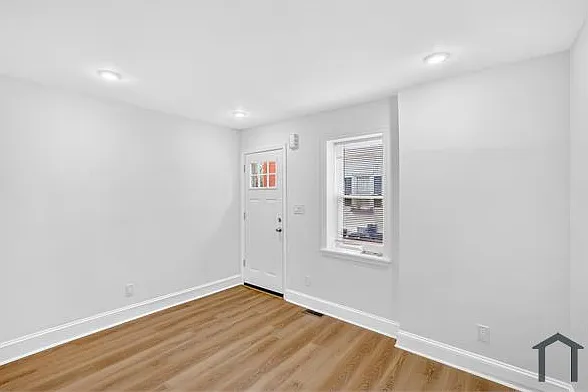 1821 E Oakdale St — Photo 7