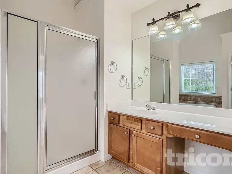 18 Parklin Trl — Photo 2