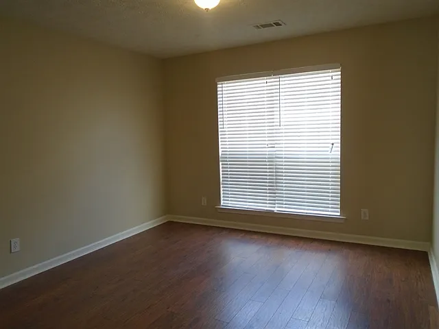 629 Victorian Cir — Photo 12