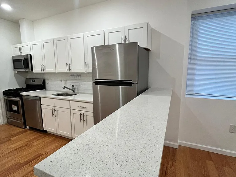 60 Cottage St #5D — Photo 5