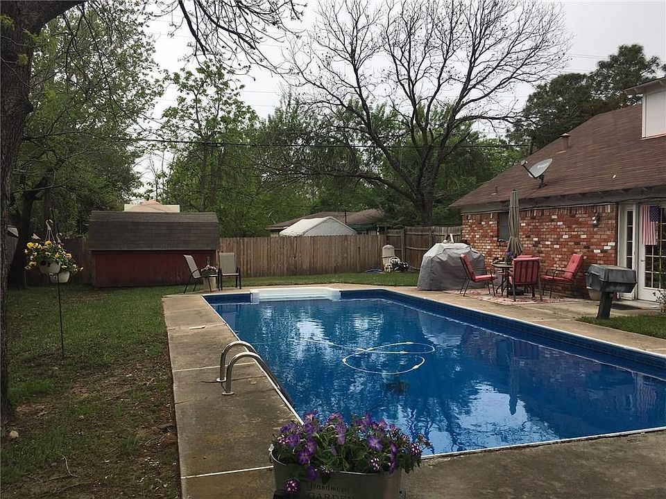 1st image of 857 Woodcrest Dr
