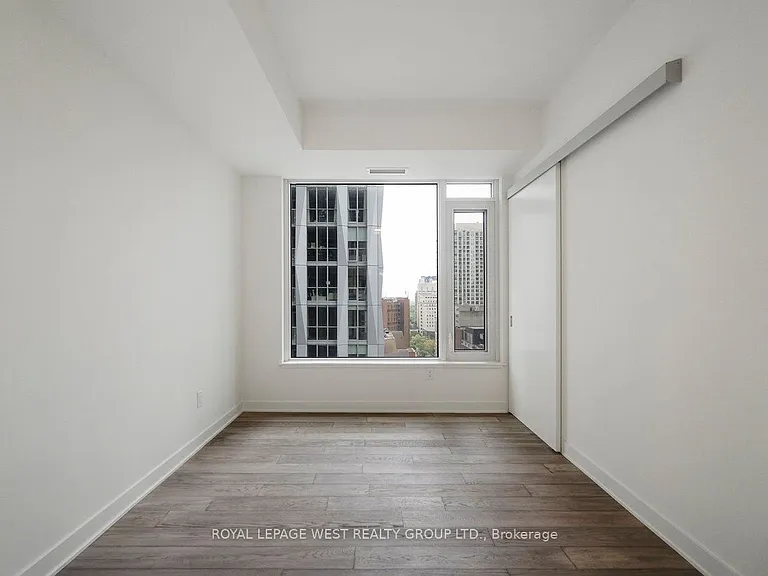 11 Yorkville Ave #1310 — Photo 27