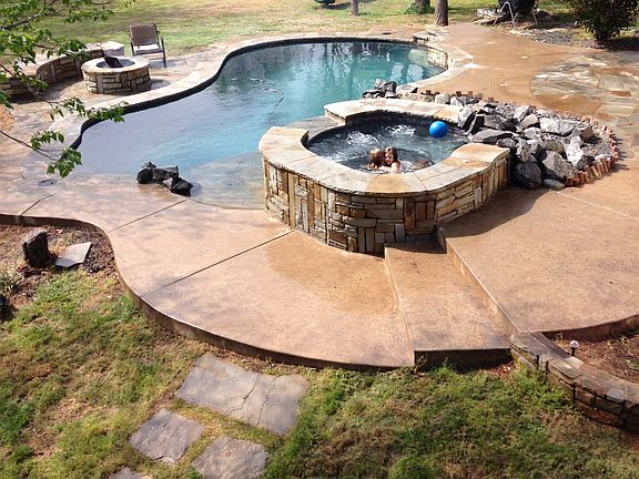 2nd image of 212 Bluebonnet Dr