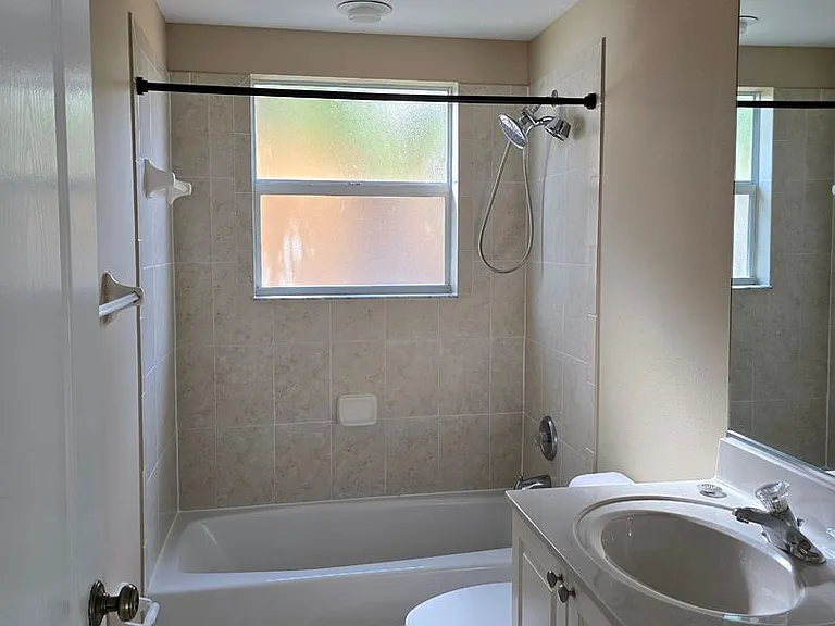 2524 6th Ct E — Photo 8