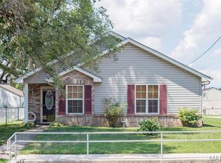 307 N Douglas St, Saint Jacob, IL 62281