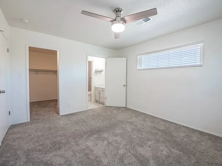 409 Longwood Dr NE — Photo 30