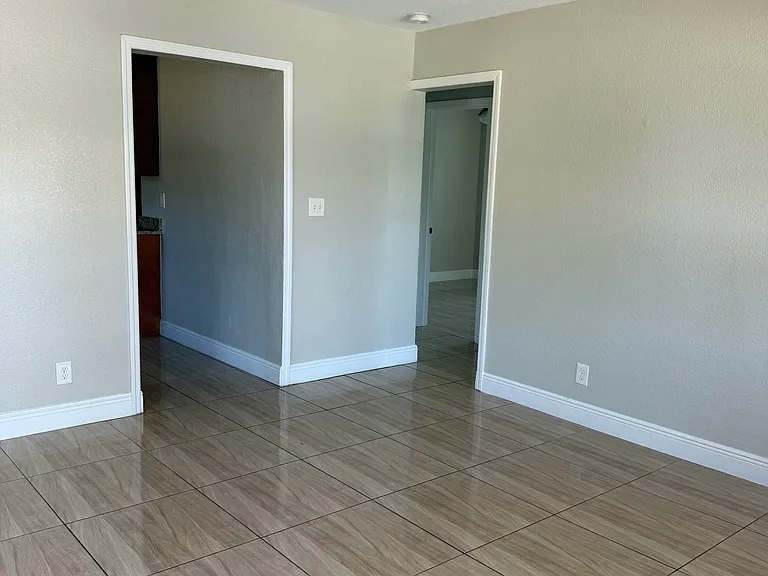 2720 W Ivy St — Photo 5