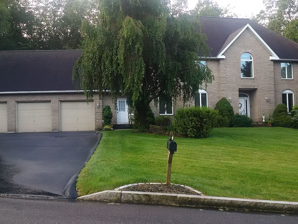 2nd image of 88 Hampton Dr