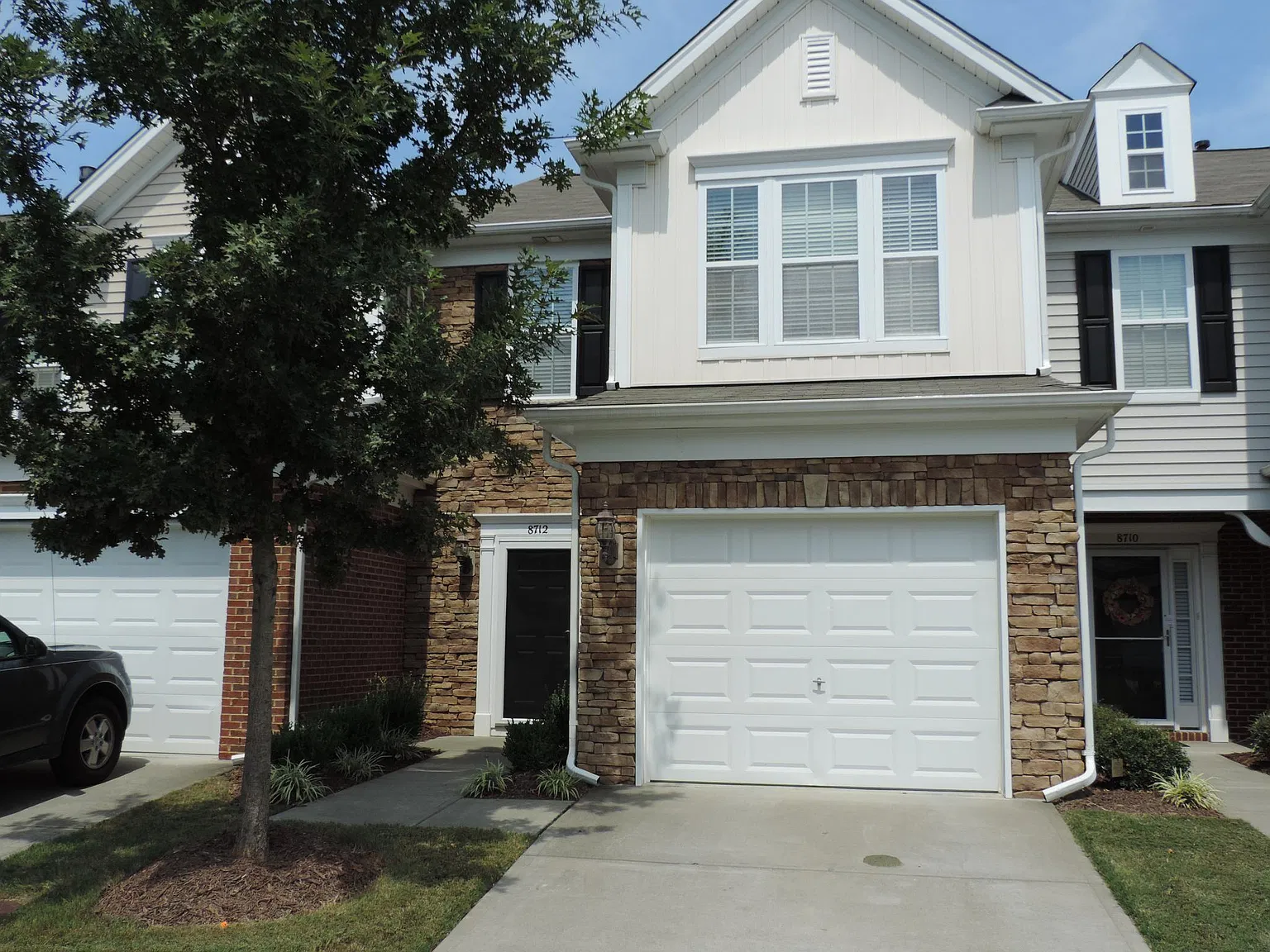 3 bed, 2.5 bath, 1600 sqft, $1,925 — Photo 2