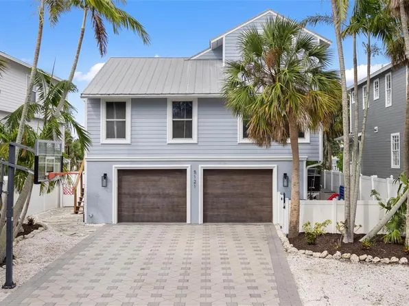 5121 Oxford Dr, Sarasota, FL 34242