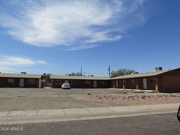 3rd image of 415 W 10TH Street