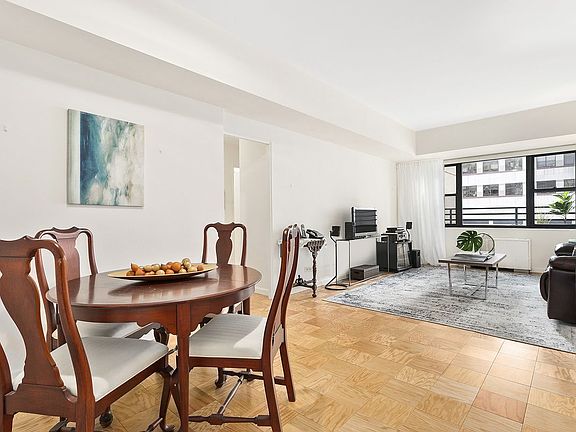 3rd image of 165 W 66th St APT 12X