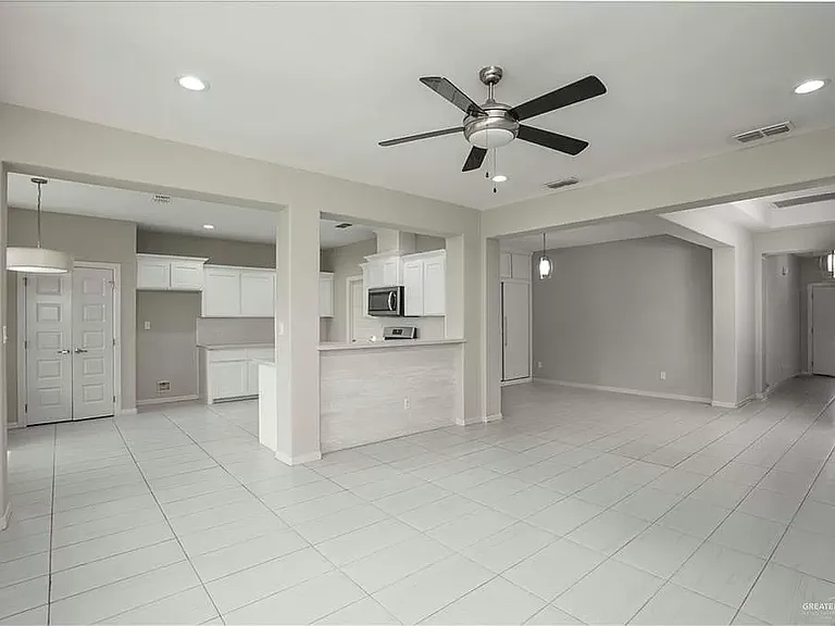 5224 Lost Creek Ln — Photo 5