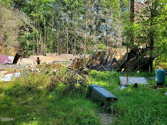 5th image of 3044 E Parkway
