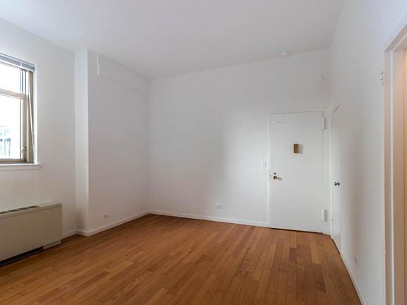 5th image of 4 Park Ave APT 21V