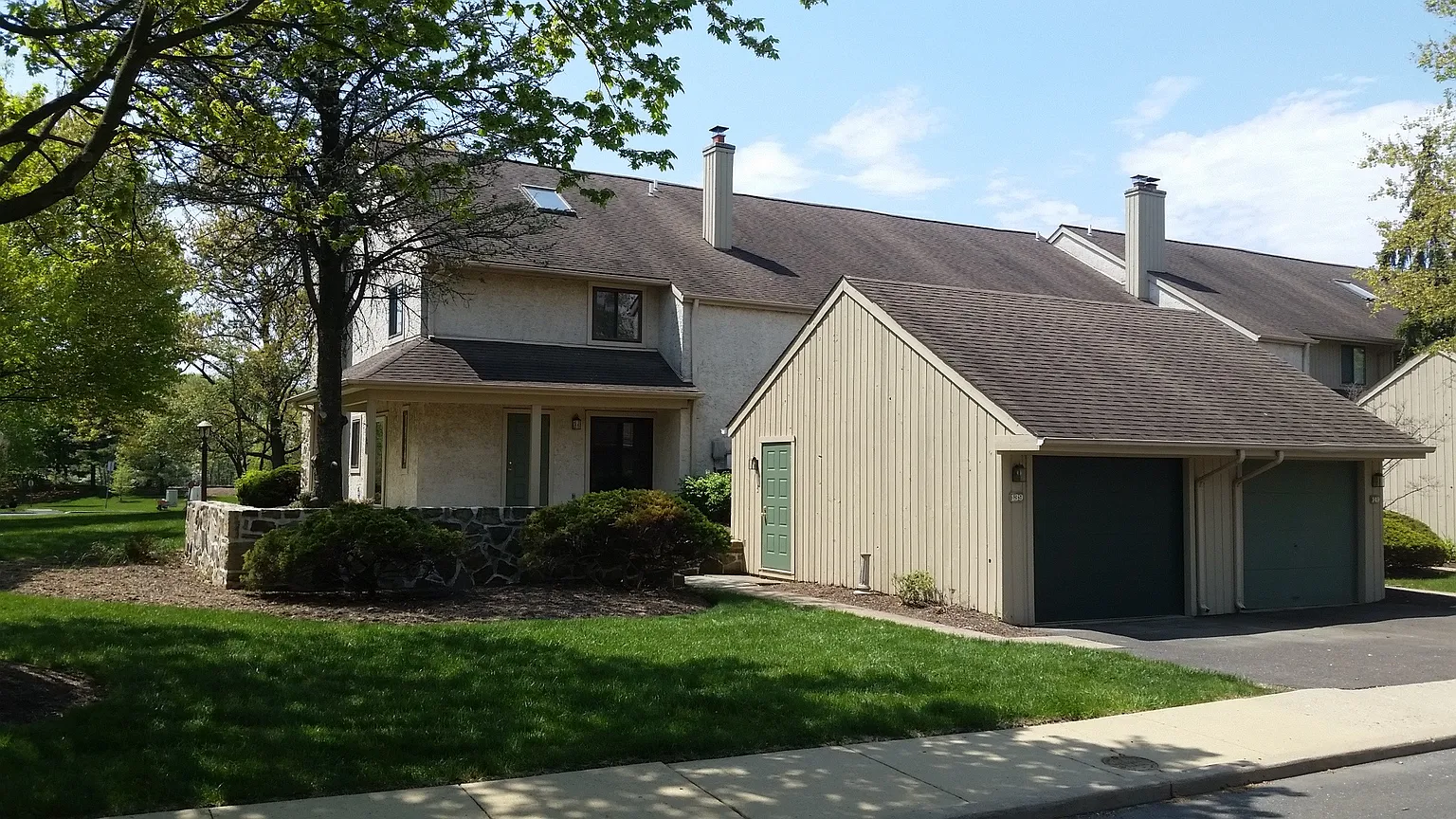 139 Coventry Ct photo 1