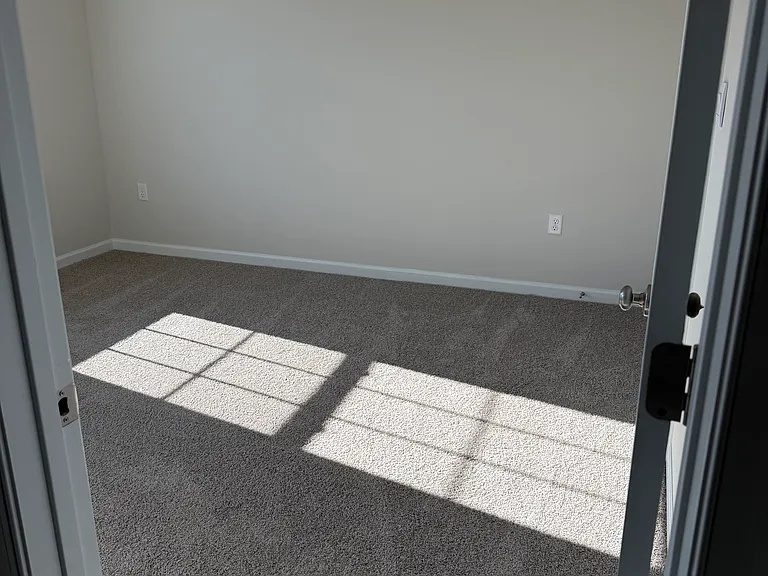 124 Essex Dr — Photo 20