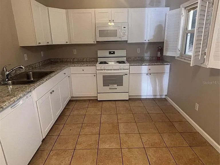 510 S Cedar Ave — Photo 7