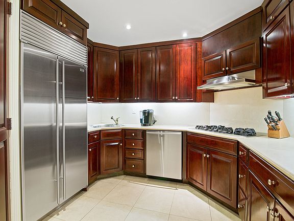 4th image of 4 E 62nd St Floor 2