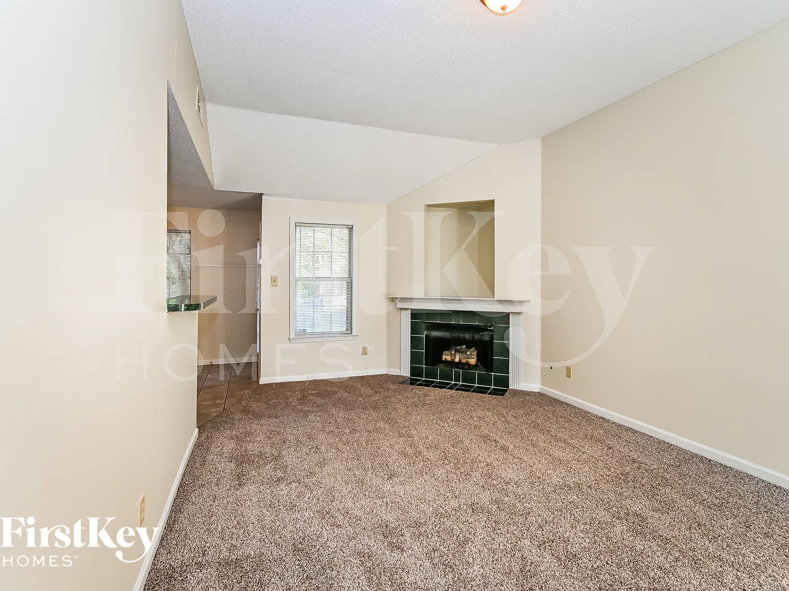 3 bed, 2.0 bath, 1366 sqft, $1,965 — Photo 4
