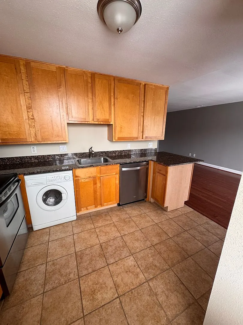 5630 Pershing Ave #36 | Saint Louis 63112 — Photo 2