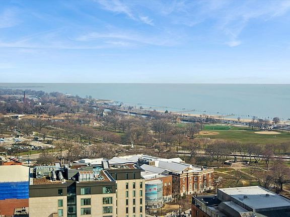 5th image of 1460 Sandburg St #2904