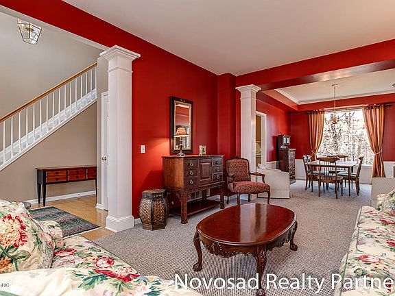 5th image of 300 Oakshire Ct NE