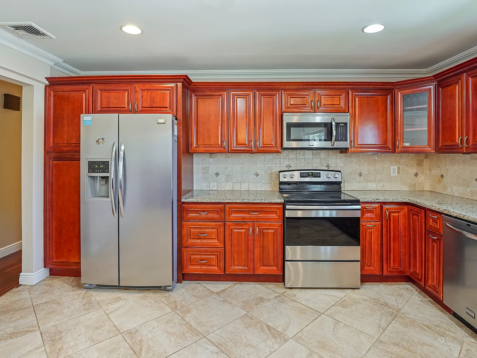 3 bed, 2000 sqft, $4,100 — Photo 2