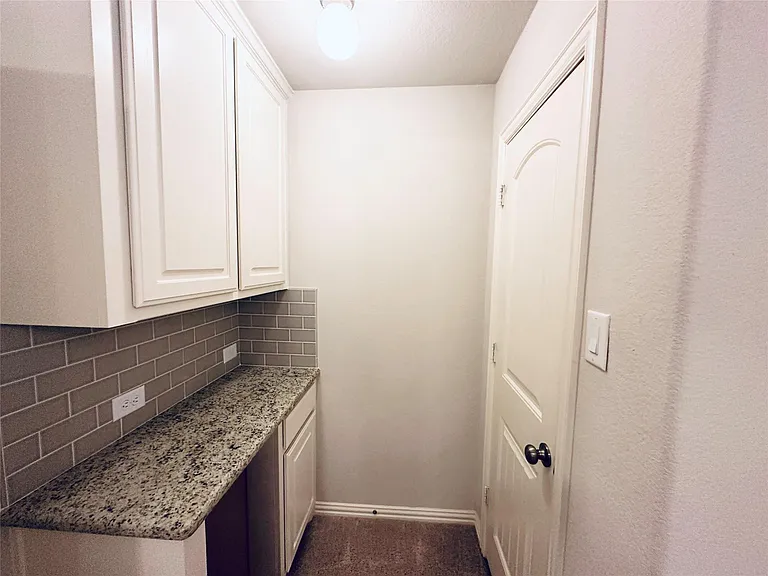 4712 El Paso St — Photo 16