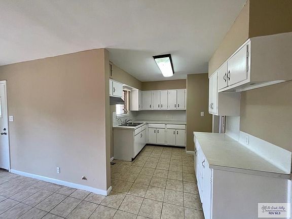 5th image of 909 E Jim Hogg Ave