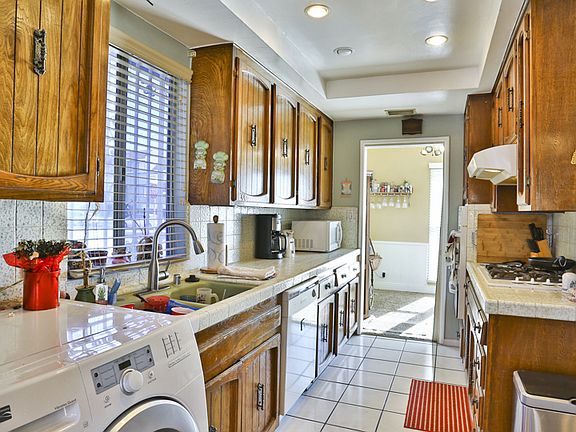 4th image of 1901 W Pacific Ln