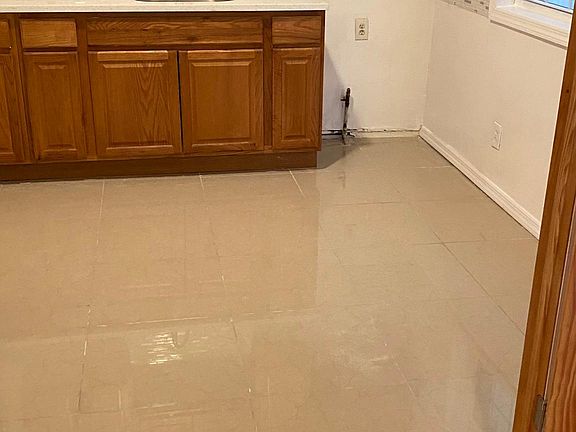3rd image of 1038 Castle Hill Ave Floor 1