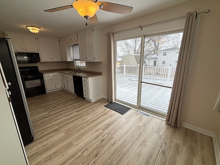 955 Crestview Ct — Photo 9