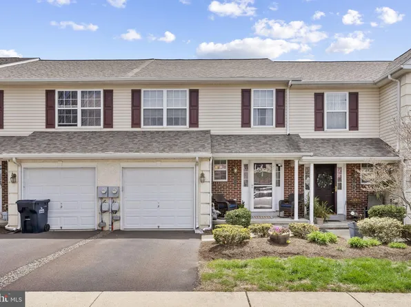 1052 Almond Dr #3, Phoenixville, PA 19460