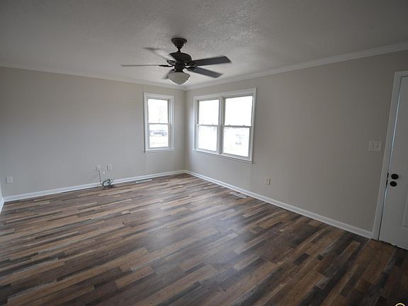 3rd image of 406 S Market St