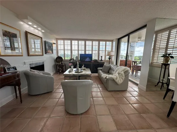 1200 Saint Charles Pl APT 618, Pembroke Pines, FL 33026