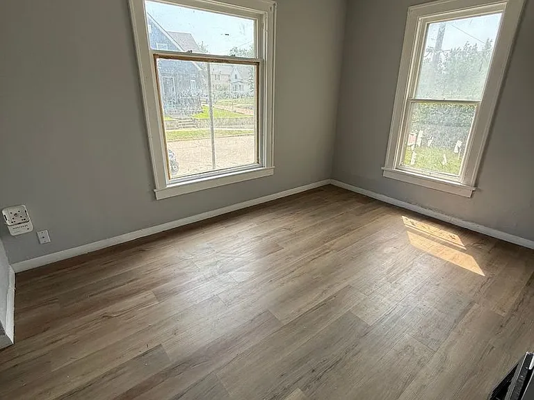 205-07 Rebecca St — Photo 2