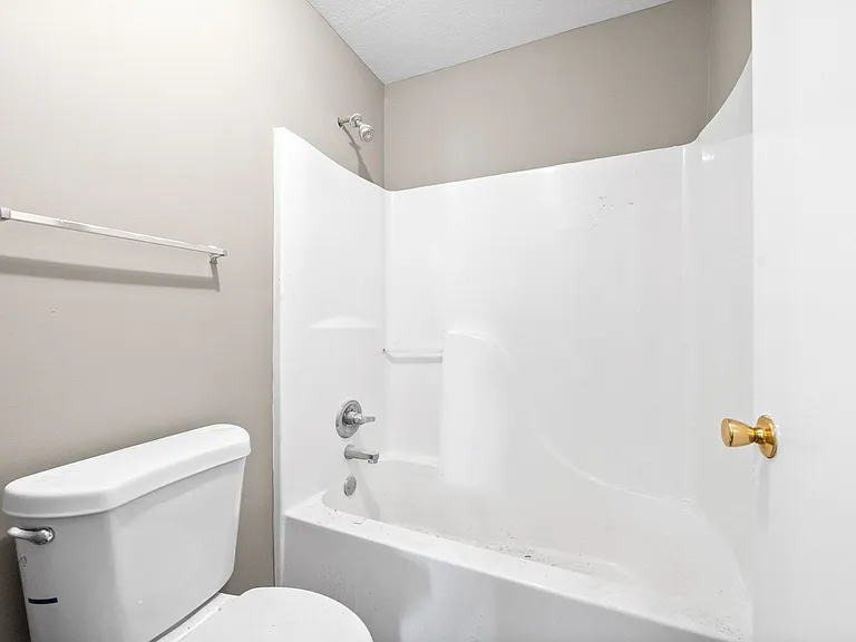 2 Bedroom Apartment For Rent Near Post! — Photo 16