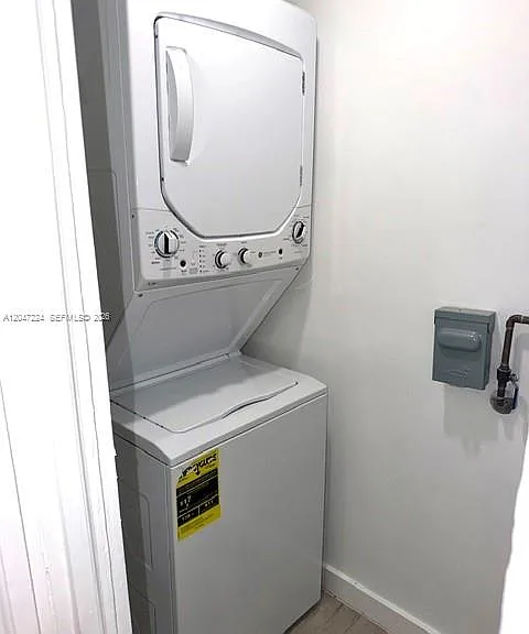 1553 Jefferson Ave #1 — Photo 9