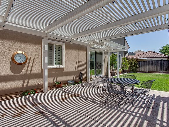 3rd image of 770 Jasmine Ct