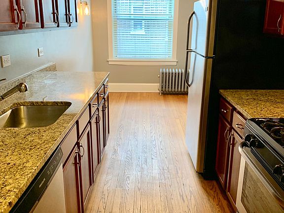 4th image of 429 N Lombard Ave APT 2
