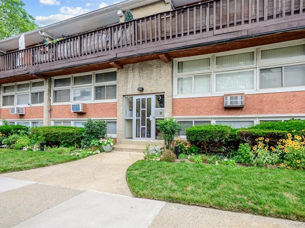 3 Duryea Pl APT 1D, Lynbrook, NY 11563