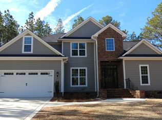 8 Banning Dr, Whispering Pines, NC 28327