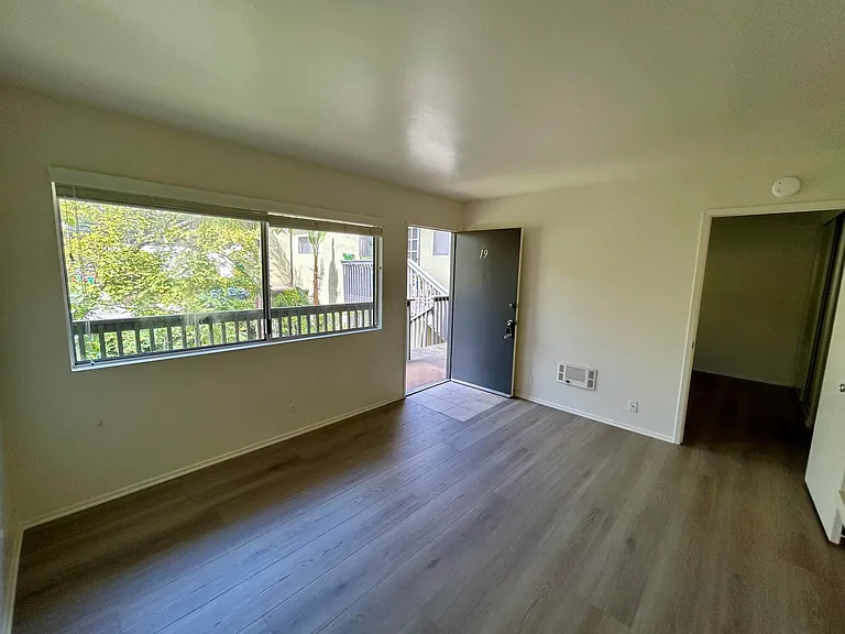 1423 Park Pl #19 — Photo 3