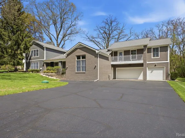 26296 Franklin Ct, Franklin, MI 48025