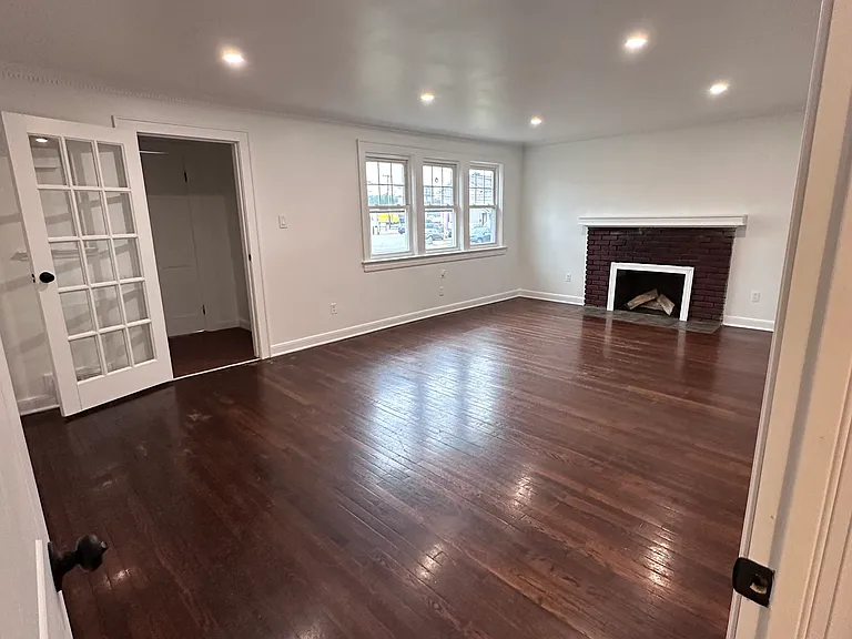 8 Plymouth St — Photo 1