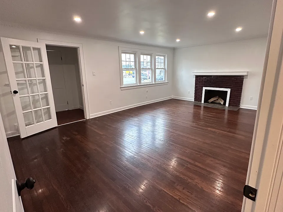8 Plymouth St