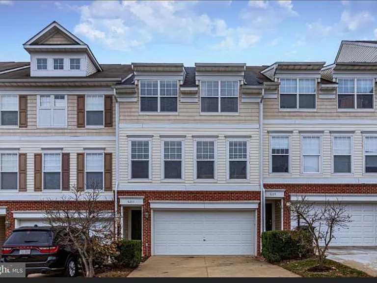 8203 Glade Bank Dr — Photo 1