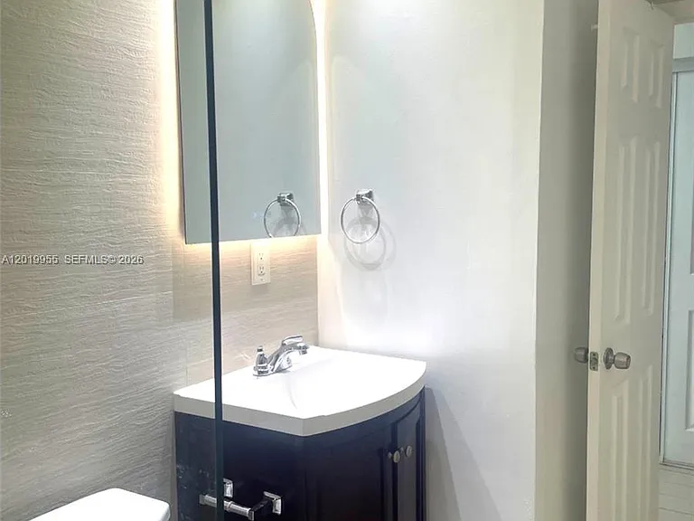 221 SW 9th Ave #2 — Photo 11