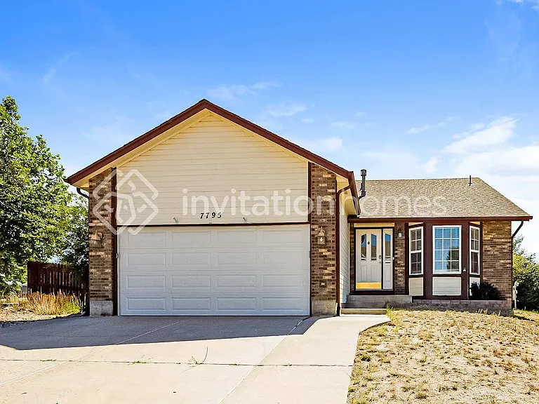 7795 Fargo Dr — Photo 1
